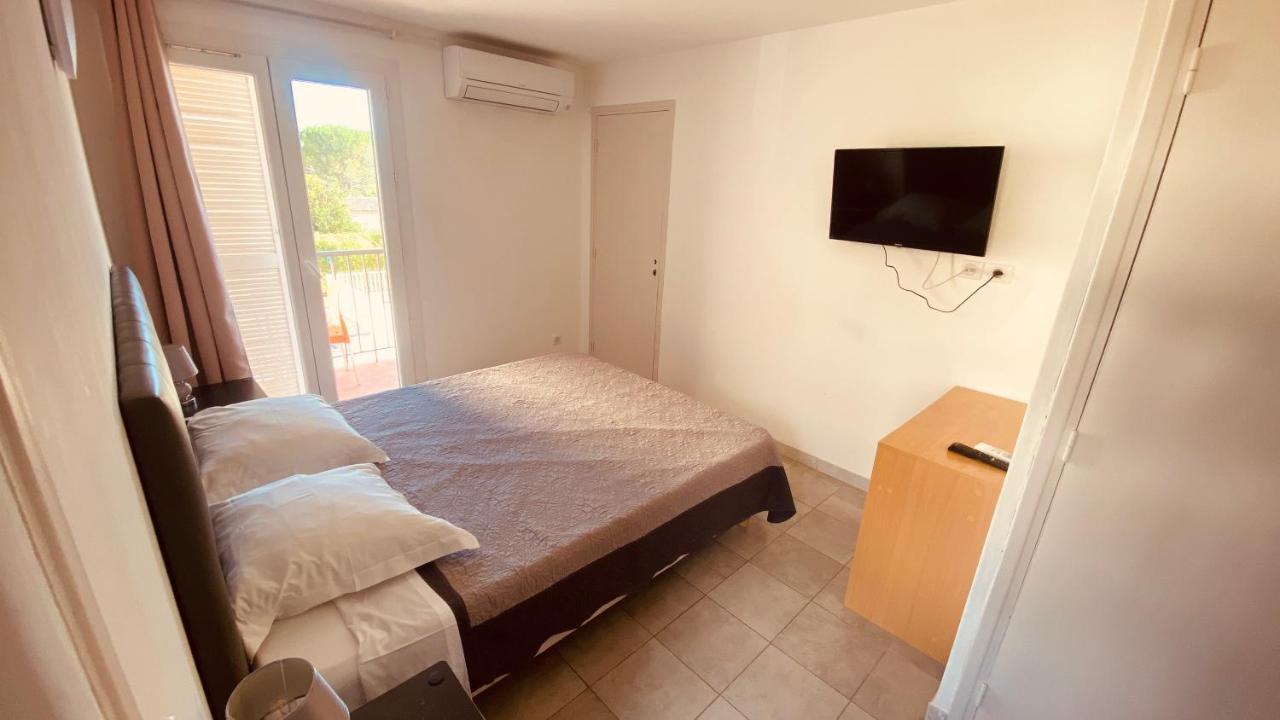 Hotel De La Poste ペメナード エクステリア 写真