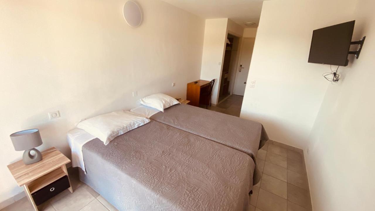 Hotel De La Poste ペメナード エクステリア 写真