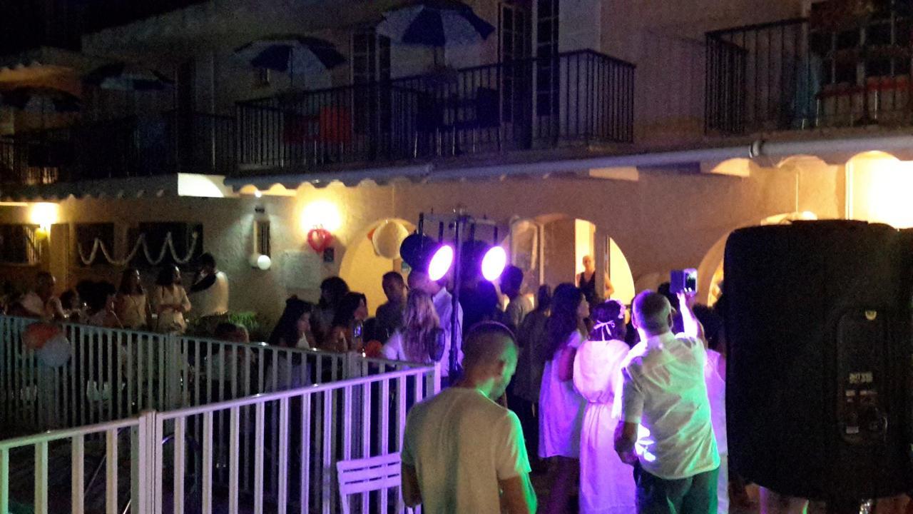 Hotel De La Poste ペメナード エクステリア 写真