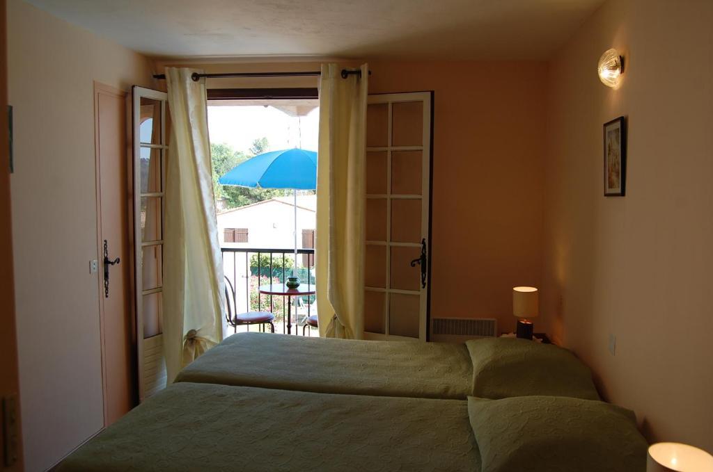 Hotel De La Poste ペメナード 部屋 写真