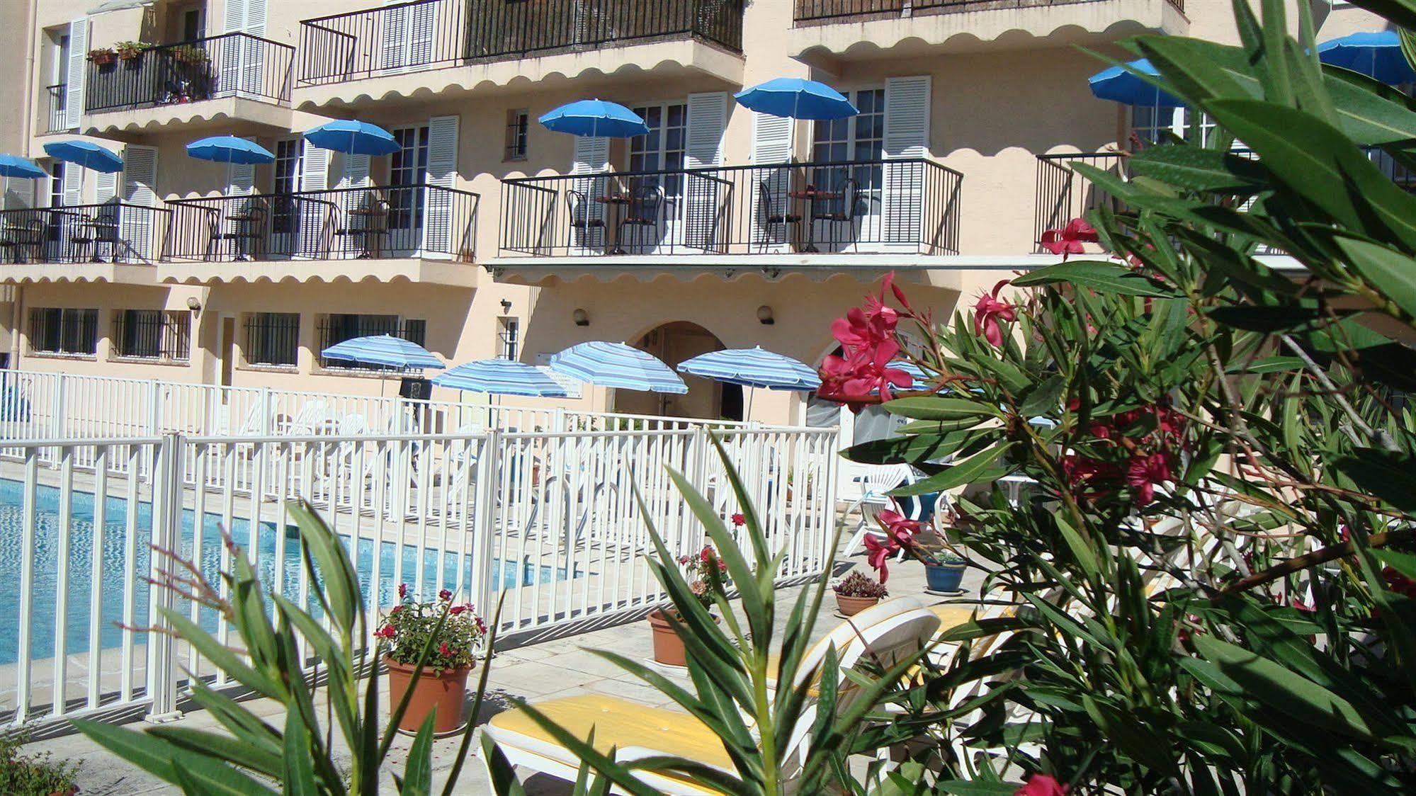 Hotel De La Poste ペメナード エクステリア 写真
